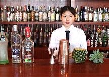 【佛山展翅調酒咖啡西點培訓學?！颗{酒師燕子